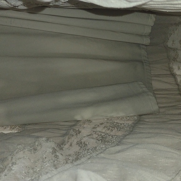 Gorgeous lace peasant skirt sheer greige, beigey gray and silvery - Picture 9 of 11